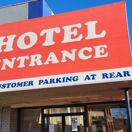 The Lodge Inn エドモントン エクステリア 写真